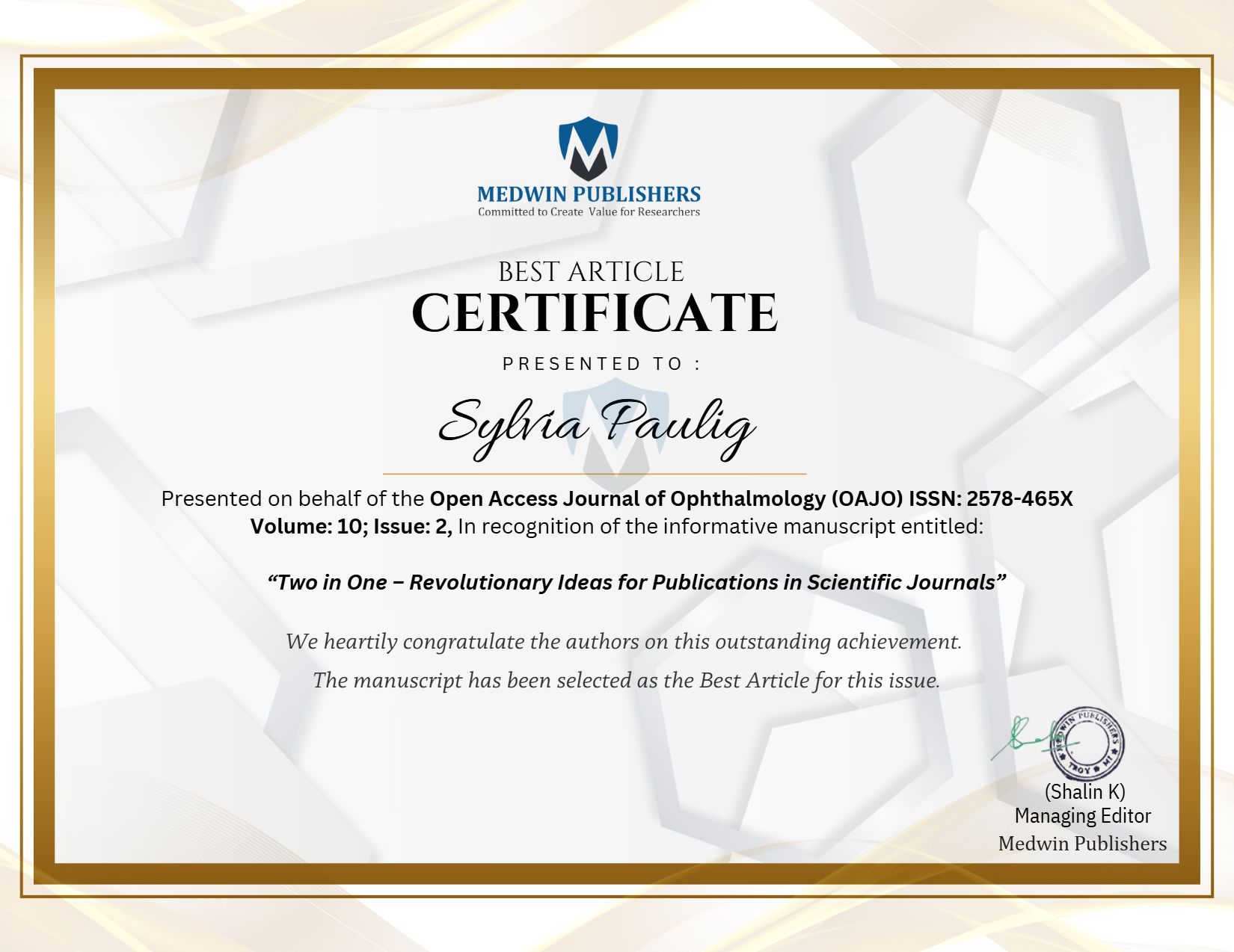 Zertifikat mit goldenen Verzierungen und schwarzem Text, der Sylva Paulig als Autorin ehrt